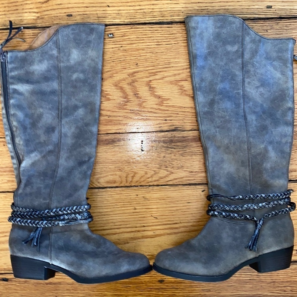 Pop Sheldon size 8 riding boots, never worn but flaw